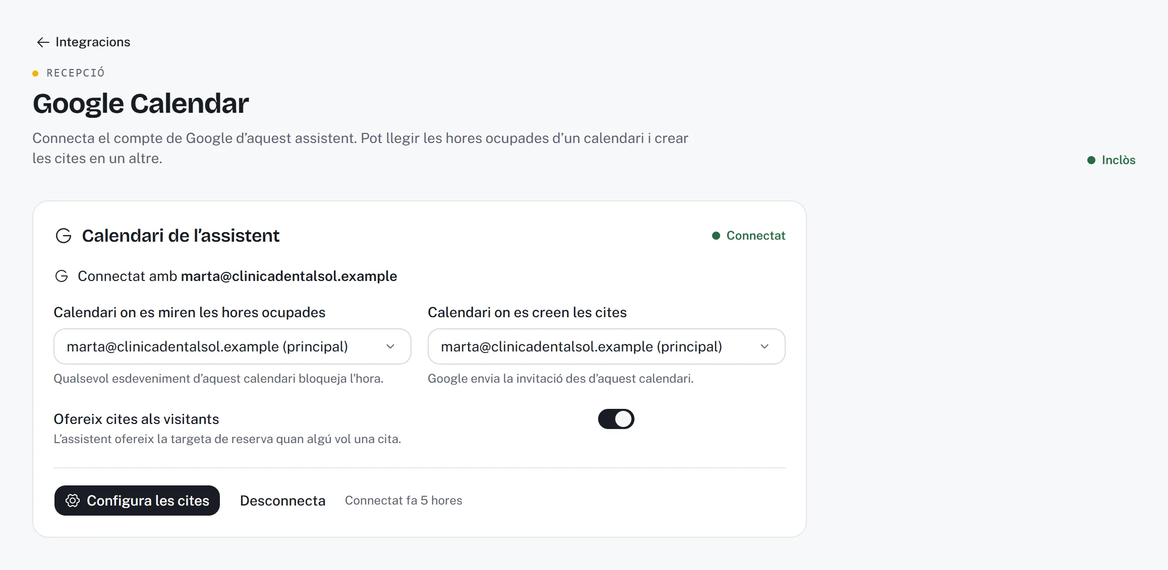 La pàgina Google Calendar d'un assistent connectat: el compte, el calendari de les hores ocupades, el calendari de les cites i l'interruptor «Ofereix cites als visitants».